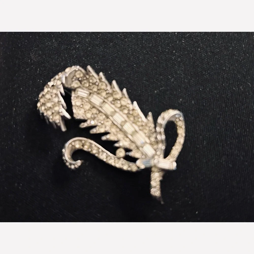 Classic Vintage Silver Rhinestone Brooch
